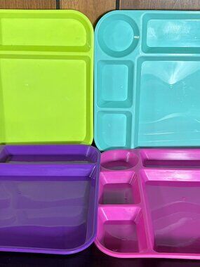 Set Of 4 Plastic Divided Plates Sectioned Meal Camping Dishes Kids Plates - EUC